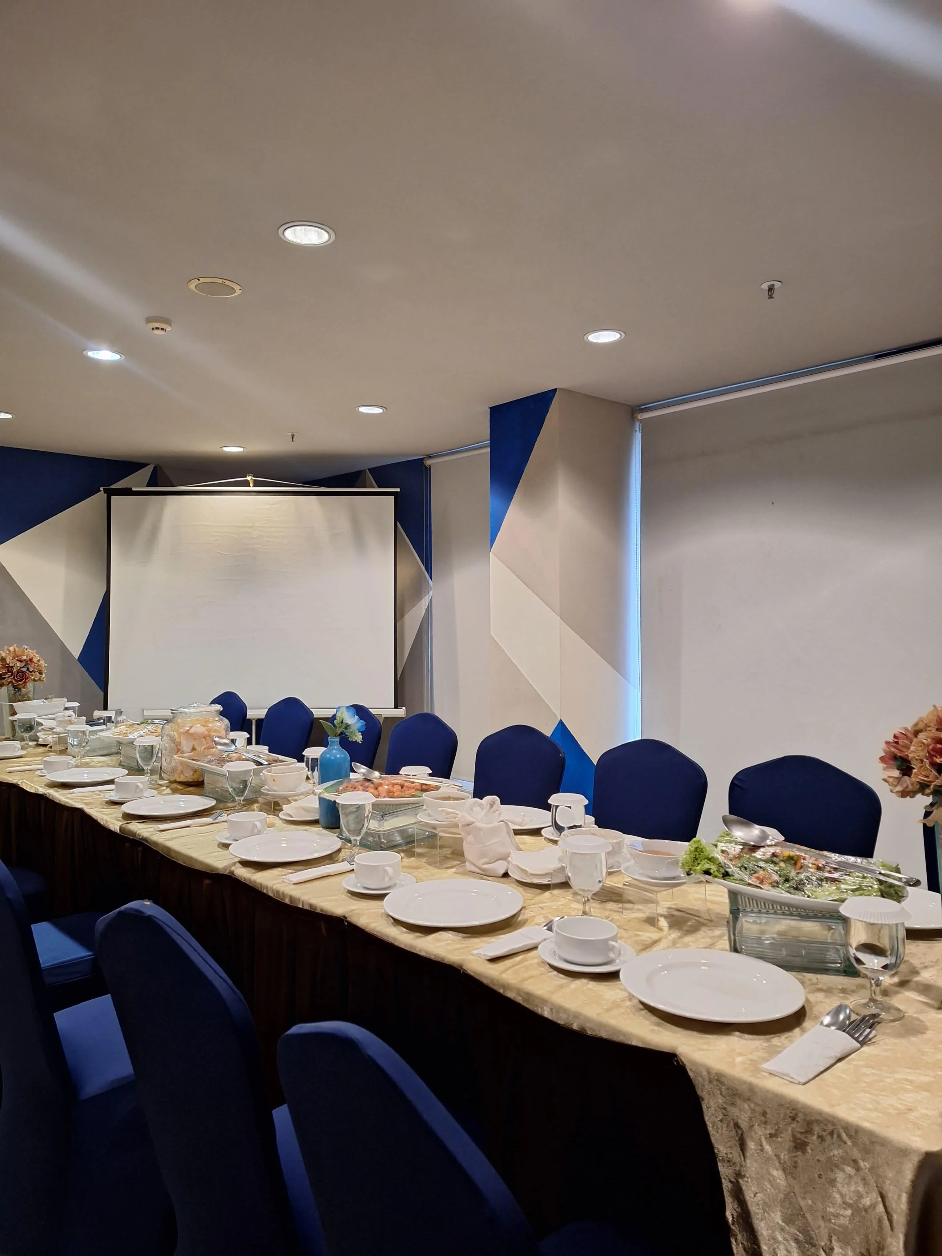 Ruang Rapat Bisnis Setup